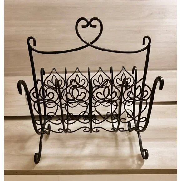 Vintage Black Wrought Iron Heart Scroll Magazine Rack Holder 16 X 14 X 10 in - Picture 2 of 2